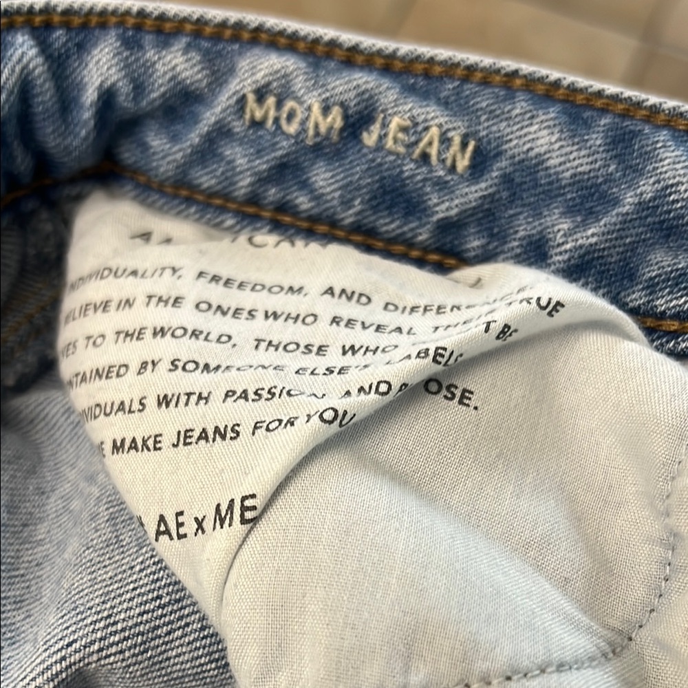 Stylish Light Blue Women's Straight Leg Jeans - Picture 4 of 5